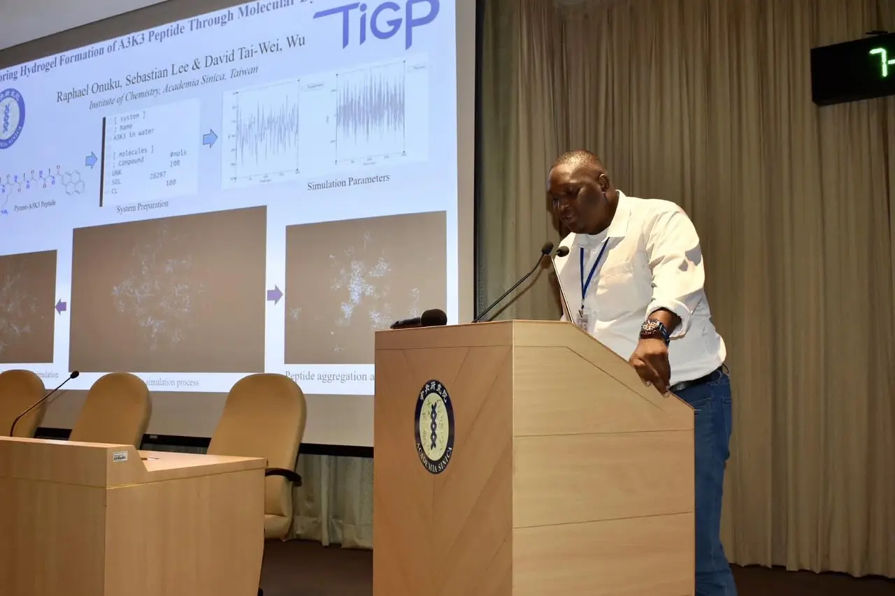 Raphael Onuku presenting research at Academia Sinica